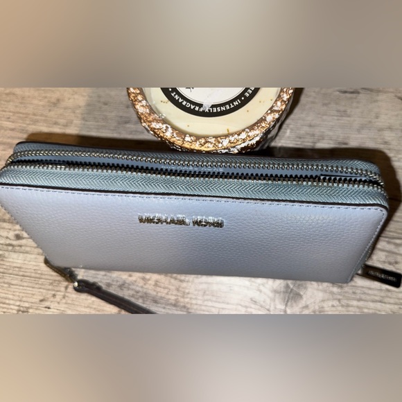 LOW START-Michael Kors wallet w/dustbag EUC - Picture 3 of 7